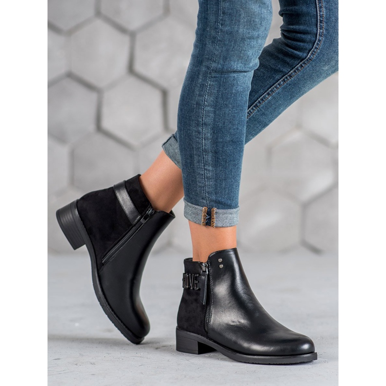 Ideal Shoes Bottes noires sur un talon plat le noir 1