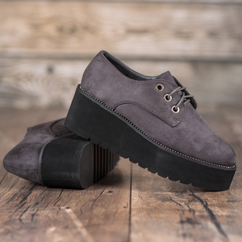 SHELOVET Chaussures en daim sur la plateforme gris 1