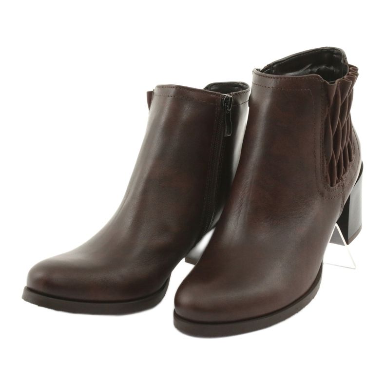 Gamis Bottes en cuir brun isolées 4