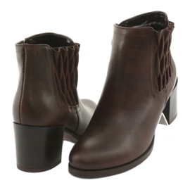 Gamis Bottes en cuir brun isolées 3