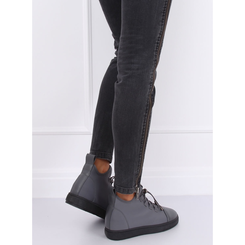 Gris XY-35 Baskets en néoprène isolées grises 1