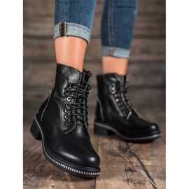 Nio Nio Travailleurs lacés sur un poteau le noir 1 Nio Nio Travailleurs lacés sur un poteau le noir 1