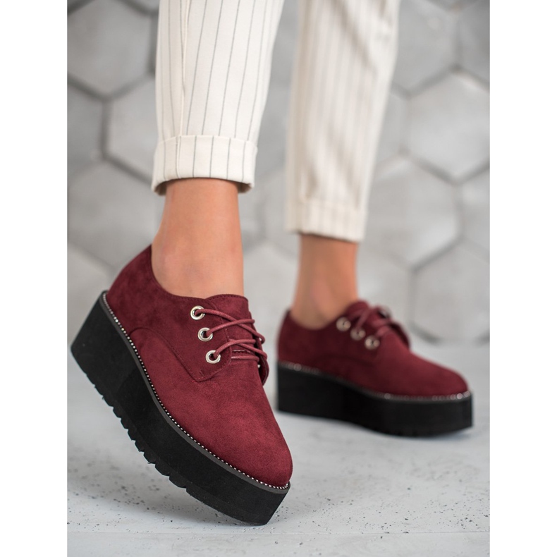 SHELOVET Chaussures en daim sur la plateforme rouge 1