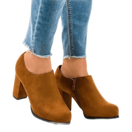 Bottines en daim camel avec une fermeture éclair JM-9 brun 1