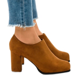 Bottines en daim camel avec une fermeture éclair JM-9 brun 2