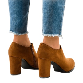 Bottines en daim camel avec une fermeture éclair JM-9 brun 3