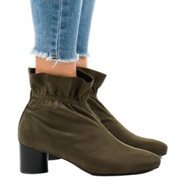 Bottines en daim vert sur le poteau JM5512M 3