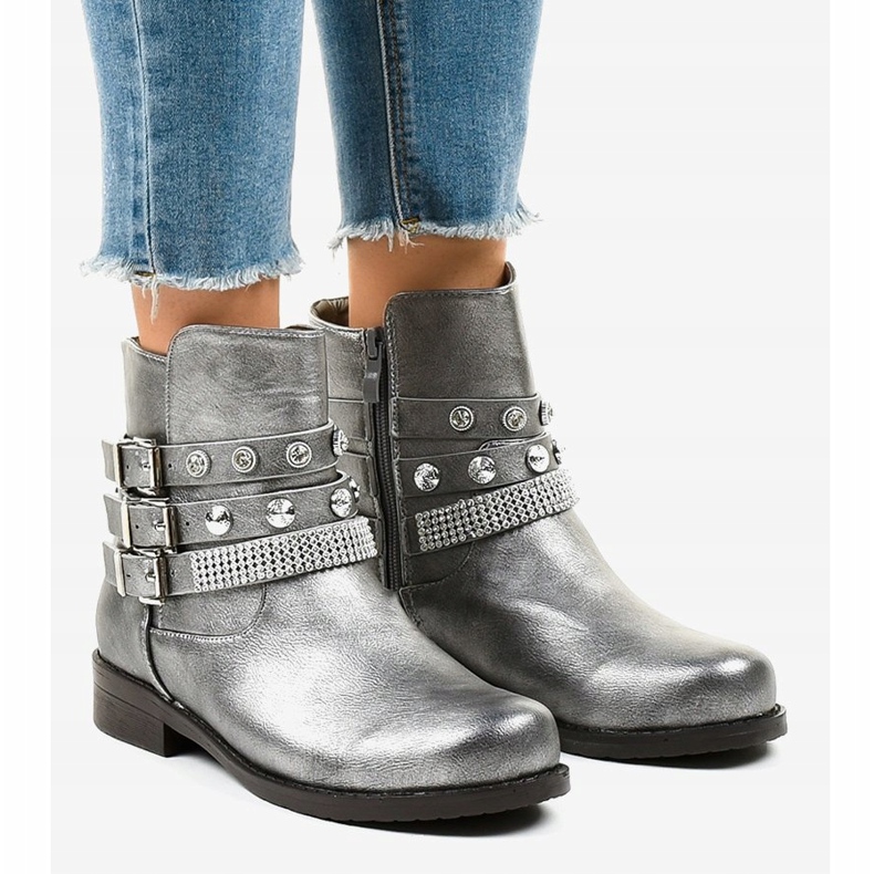 Bottes grises richement décorées LL179 1