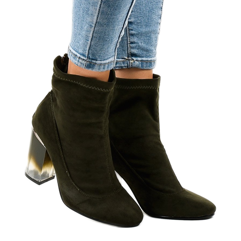 Bottines en daim vert sur le poteau H8-93 2