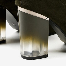 Bottines en daim vert sur le poteau H8-93 4