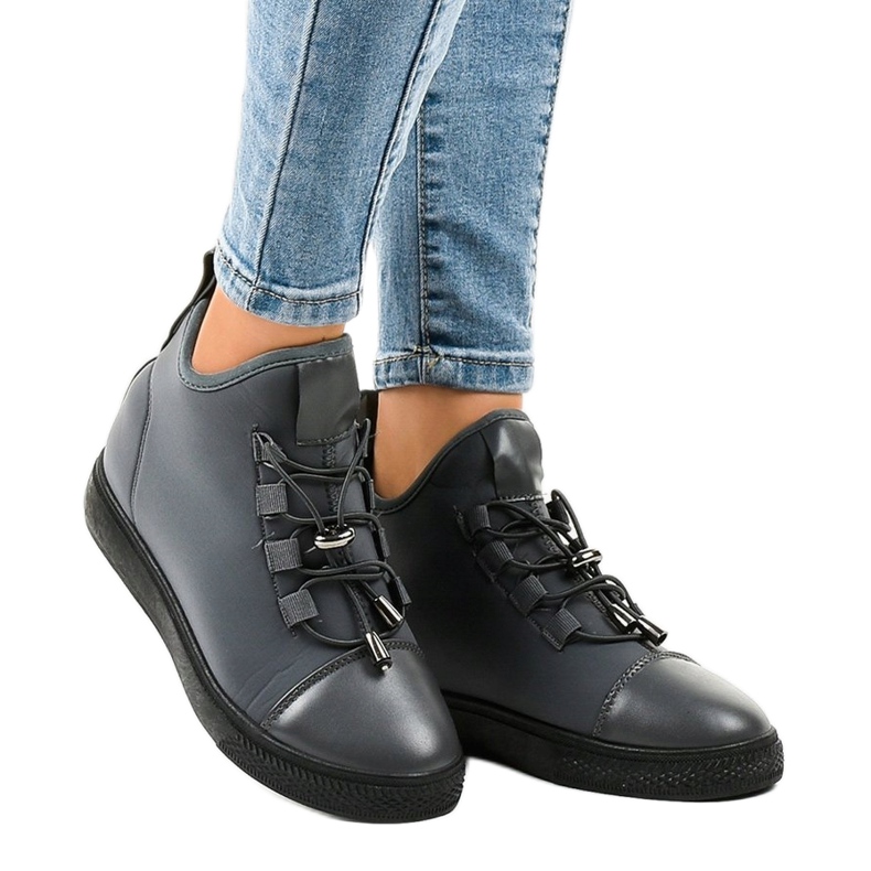 Baskets hautes isolées grises avec un coin XY-35 1