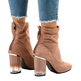 Bottines en daim rose sur le poteau H8-93 3