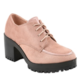 Bottes roses sur le poteau massif HQ651 1