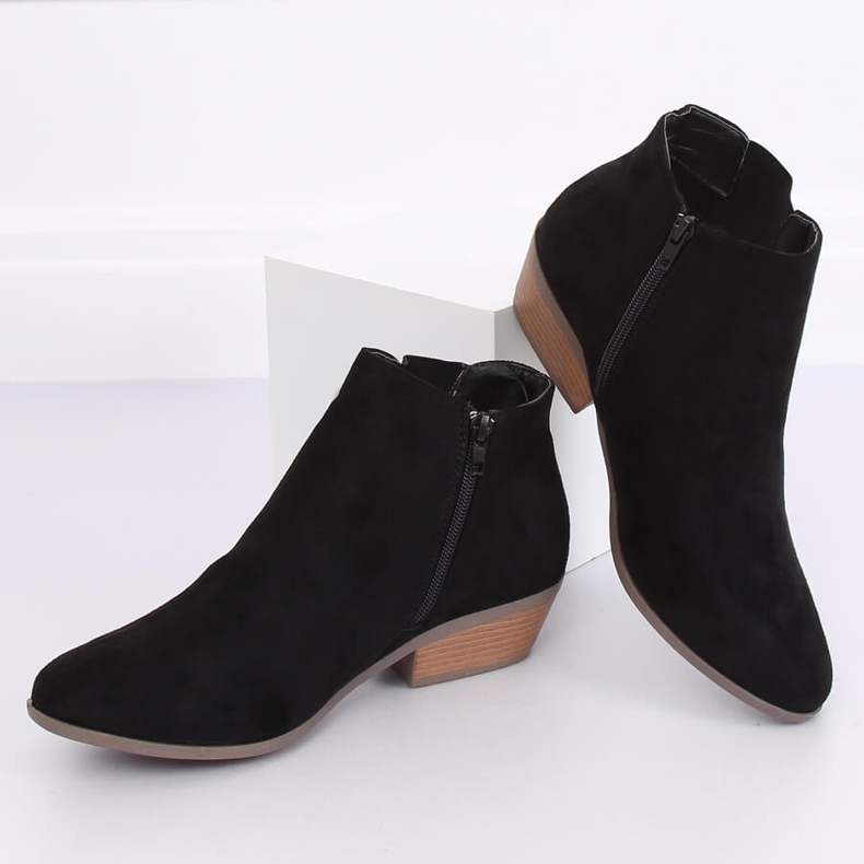 Chaussures noires à talons bas W06-17 Black Suede 1