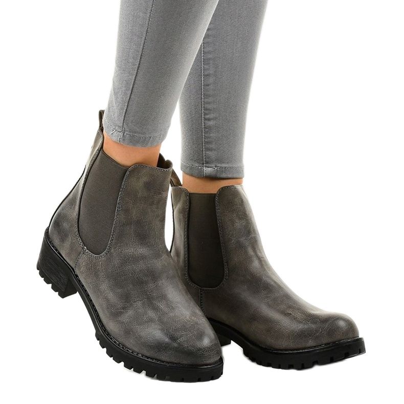 Boots grises sur le poteau avec un élastique Z105 1