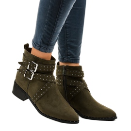 Bottines en daim vert sur le poteau T172 1