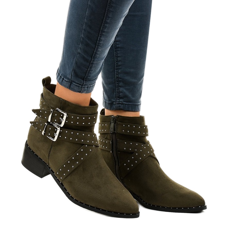 Bottines en daim vert sur le poteau T172 1