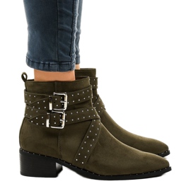 Bottines en daim vert sur le poteau T172 2