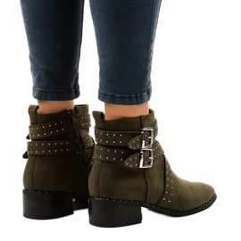 Bottines en daim vert sur le poteau T172 3
