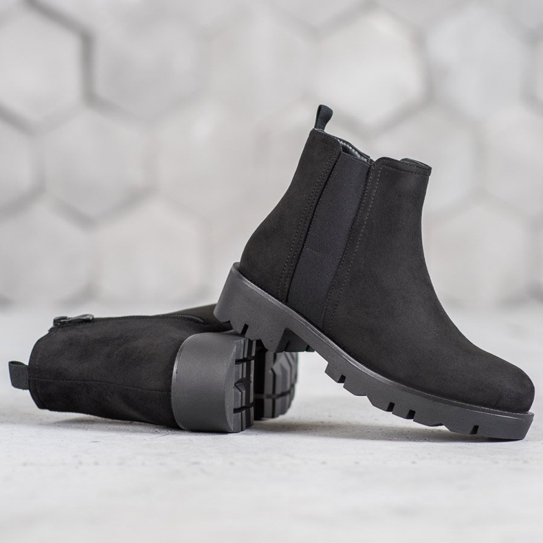 Filippo Bottes sur la plate-forme noir 2