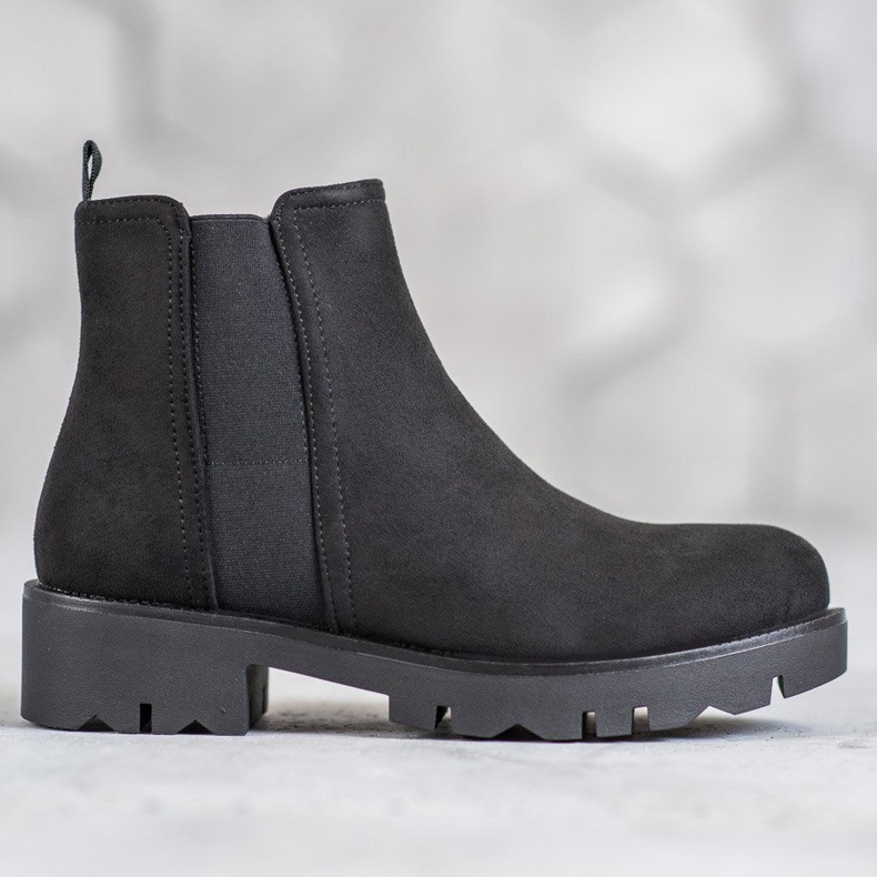 Filippo Bottes sur la plate-forme noir 1