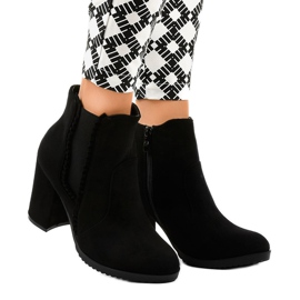 Bottines en daim noir sur le poteau A-762 le noir 1
