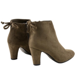 Bottines en daim vert sur le poteau W852 3