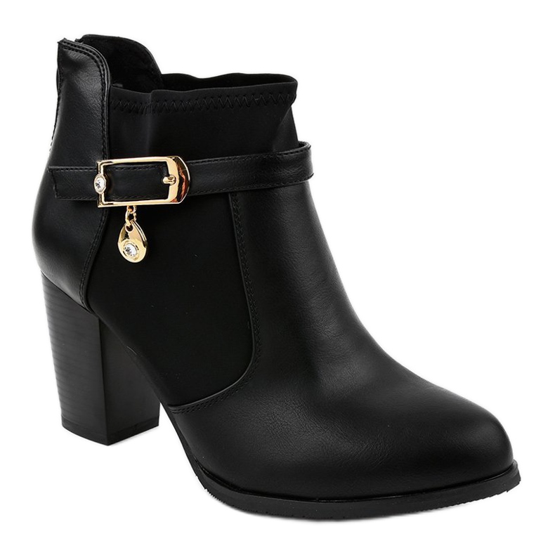 Bottes noires sur le poteau d'un pendentif en or F205 1