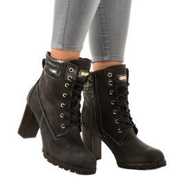 Bottes hautes grises sur le poteau 878-GA 1 Bottes hautes grises sur le poteau 878-GA 1