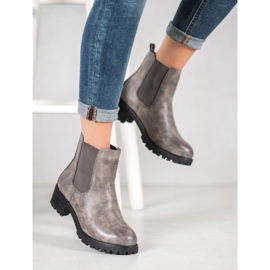 Jennika Bottes sur la plate-forme gris 2 Jennika Bottes sur la plate-forme gris 2