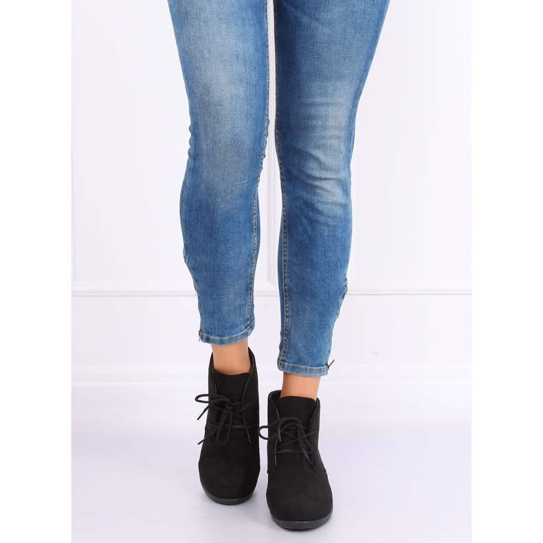 Bottines noires lacées sur un talon compensé E3265 Noir 1