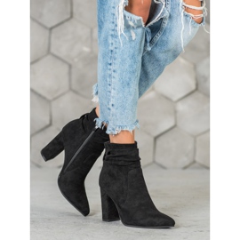 Ideal Shoes Bottines en daim sur un bar le noir 4