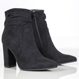 Ideal Shoes Bottines en daim sur un bar le noir 2