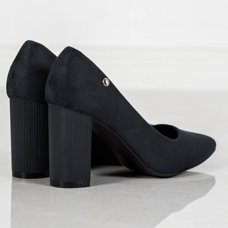 Goodin Escarpins en daim sur un pilier noir 2