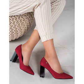 Goodin Escarpins en daim sur un pilier rouge 2