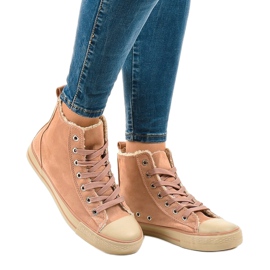 Baskets isolées roses T-040 noir 1