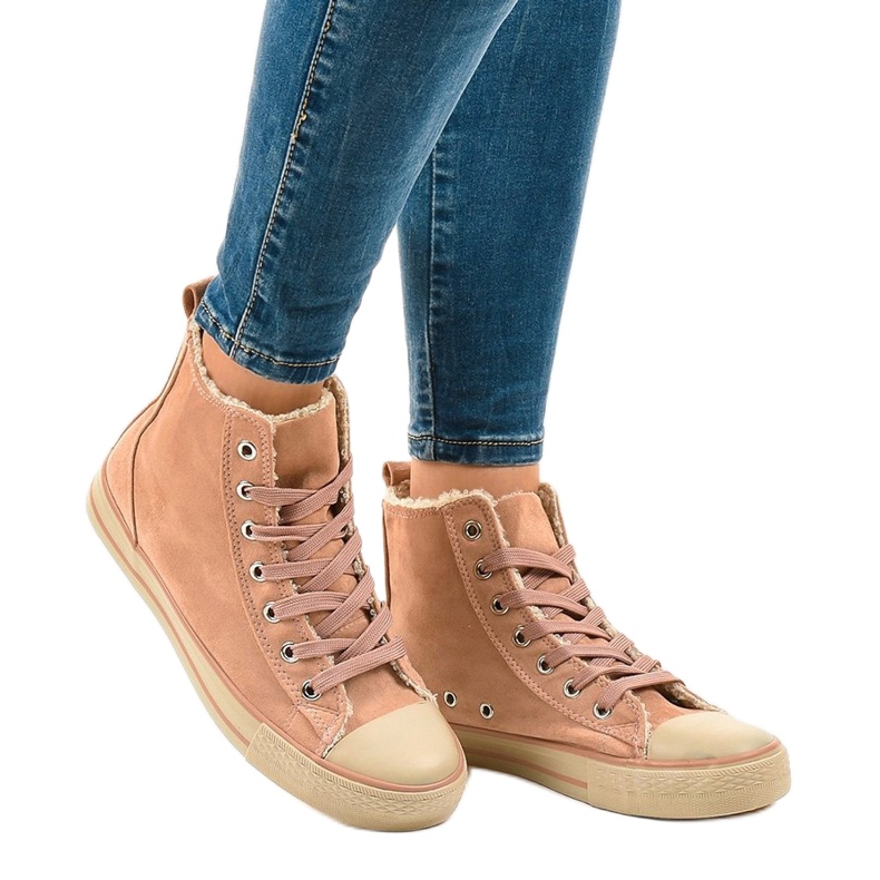 Baskets isolées roses T-040 noir 1