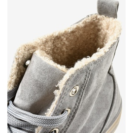 Baskets isolées grises T-040 3