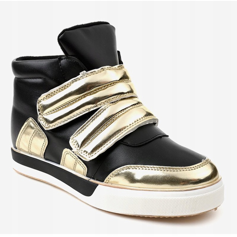 Baskets isolées noires sur le coin GF-ZM26 le noir 1