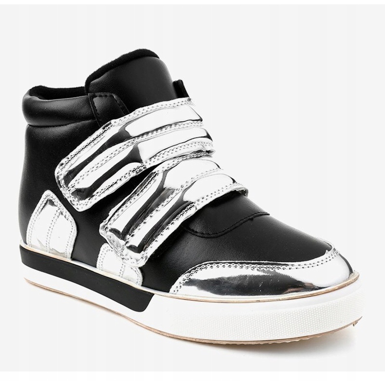 Baskets isolées noires sur le coin GF-ZM26 le noir 1