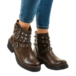 Bottes isolées marron 77-8 vert 3