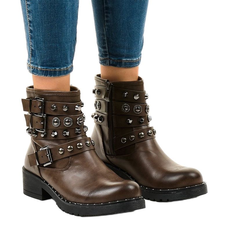 Bottes isolées marron 77-8 vert 1