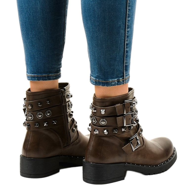 Bottes isolées marron 77-8 vert 2