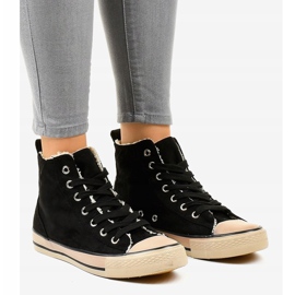 Baskets isolées noires T-040 1