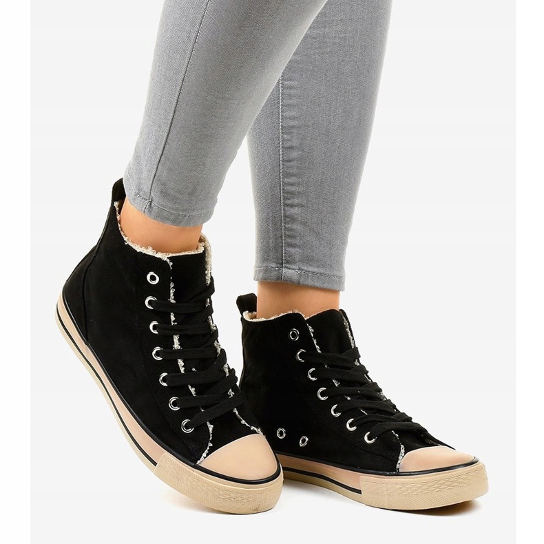 Baskets isolées noires T-040 2