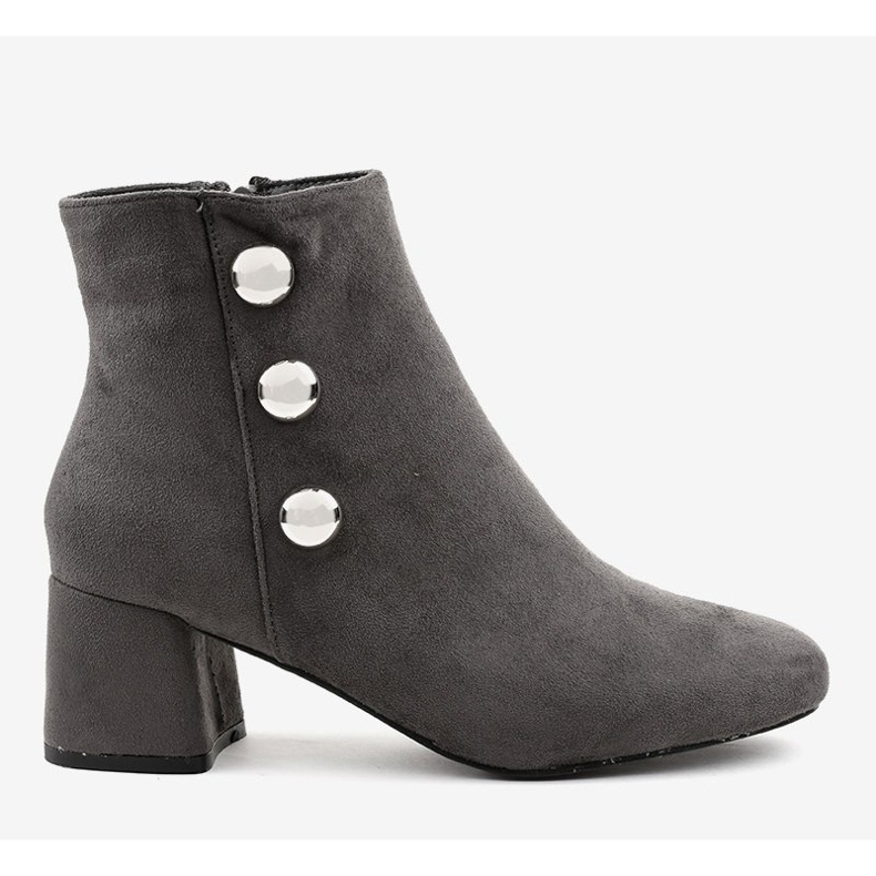 Boots en daim gris sur le poteau L068 2