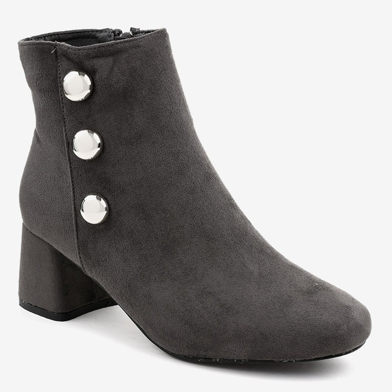 Boots en daim gris sur le poteau L068 1