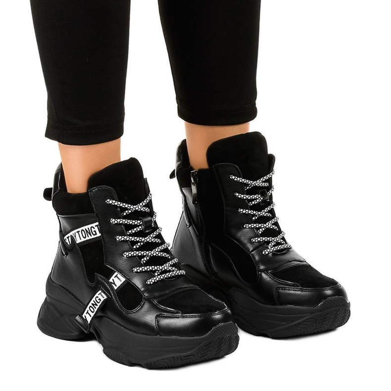 Baskets isolées noires pour femmes F803-7 1