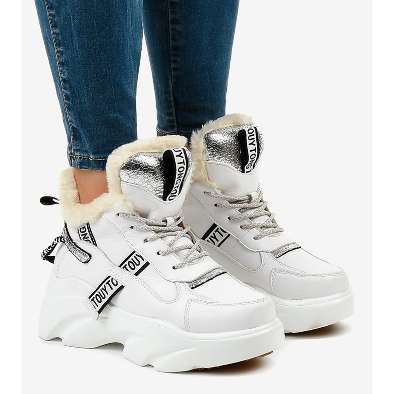 Baskets isolées blanches pour femmes D80-31 1