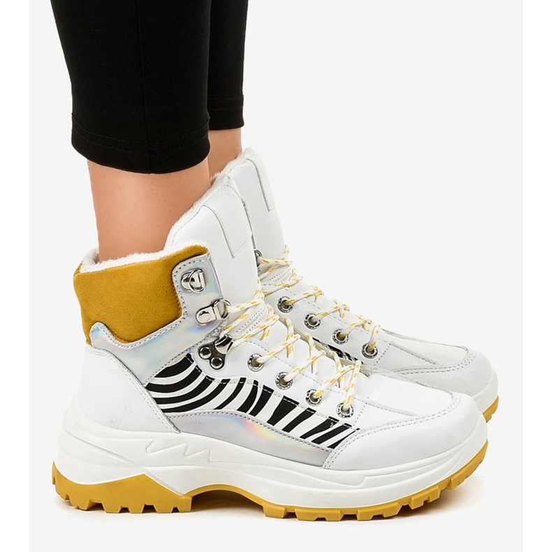 Baskets blanches isolées pour femmes F-19208-2 1